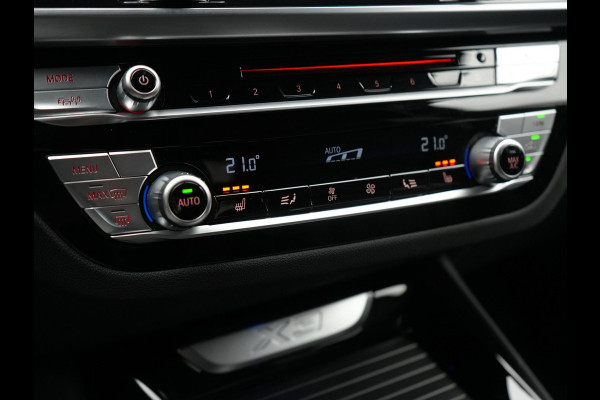 BMW X3 xDrive30e M Sport Plug In Hybrid 293pk Dealer O.H. PHEV | Adaptive Cruise | Head Up | 360 Camera | Harman / Kardon | Adaptief Onderstel | Lederen Sportstoelen Memory & Verwarmd | Sfeerverlichting | M Sportstuur Stuur Verwarmd | Keyless |