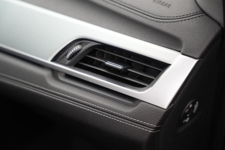 BMW X1 xDrive25e High Executive Panoramadak Adapt Cruise Half leer sport Navi