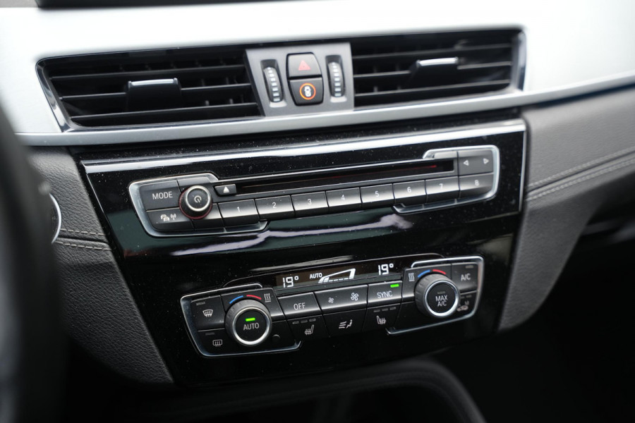 BMW X1 xDrive25e High Executive Panoramadak Adapt Cruise Half leer sport Navi