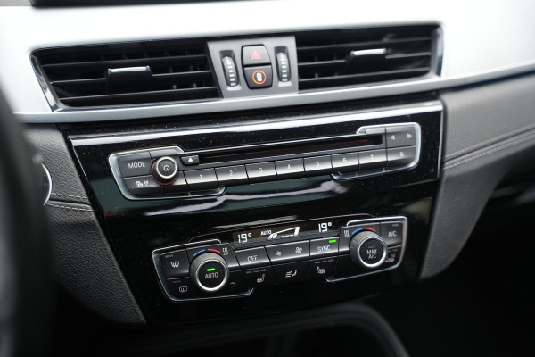 BMW X1 xDrive25e High Executive Panoramadak Adapt Cruise Half leer sport Navi