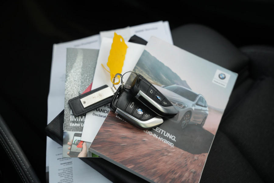 BMW X1 xDrive25e High Executive Panoramadak Adapt Cruise Half leer sport Navi