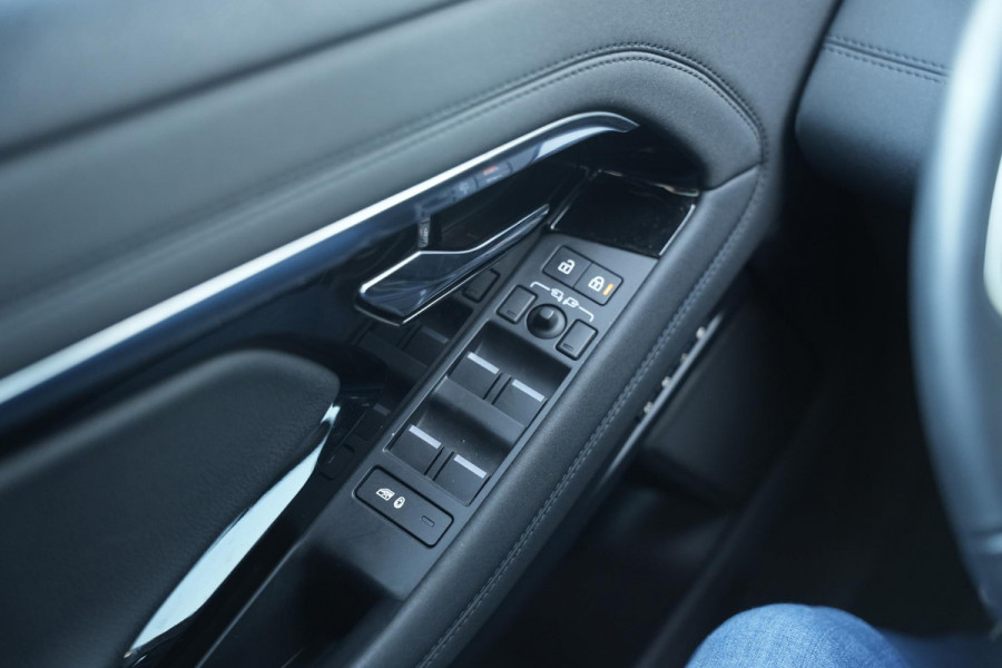 Land Rover Range Rover Evoque 1.5 P300e AWD R-Dynamic SE Panoramadak Meridian Adapt. Cruise Matrix LED Leer