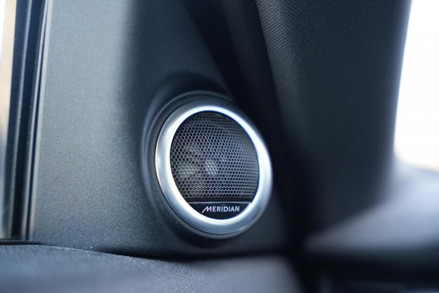 Land Rover Range Rover Evoque 1.5 P300e AWD R-Dynamic SE Panoramadak Meridian Adapt. Cruise Matrix LED Leer