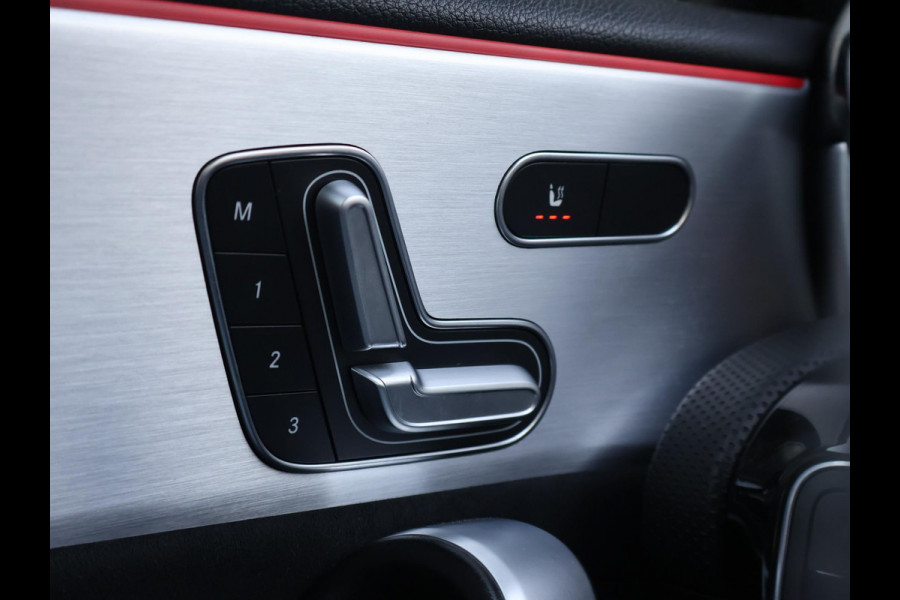 Mercedes-Benz A-Klasse 180 AUT. AMG SPORT + PANORAMA | MBUX | SFEERVERL. | CAMERA | MEMORY | STOELVERW.