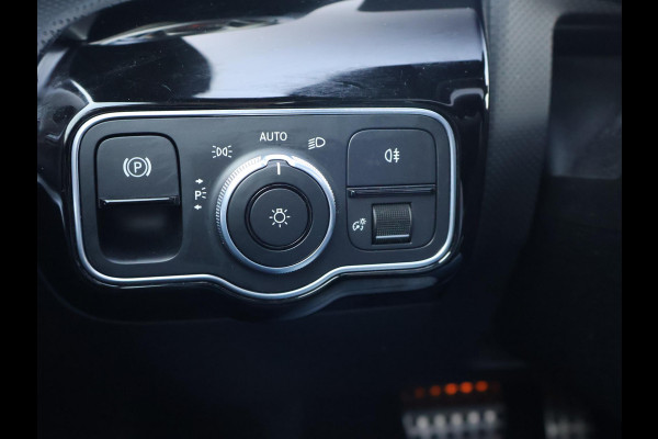 Mercedes-Benz A-Klasse 180 AUT. AMG SPORT + PANORAMA | MBUX | SFEERVERL. | CAMERA | MEMORY | STOELVERW.