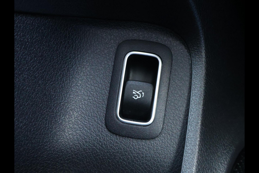 Mercedes-Benz A-Klasse 180 AUT. AMG SPORT + PANORAMA | MBUX | SFEERVERL. | CAMERA | MEMORY | STOELVERW.