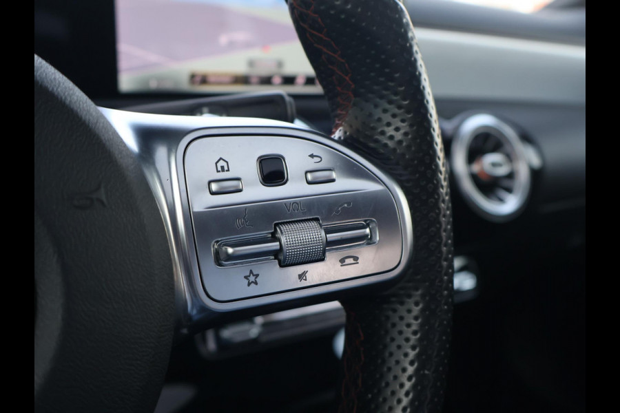 Mercedes-Benz A-Klasse 180 AUT. AMG SPORT + PANORAMA | MBUX | SFEERVERL. | CAMERA | MEMORY | STOELVERW.
