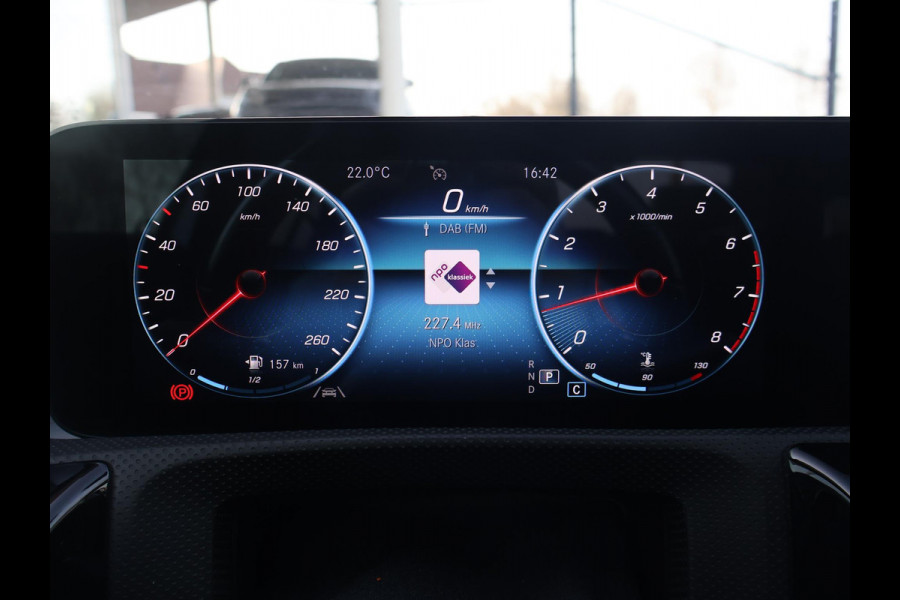 Mercedes-Benz A-Klasse 180 AUT. AMG SPORT + PANORAMA | MBUX | SFEERVERL. | CAMERA | MEMORY | STOELVERW.