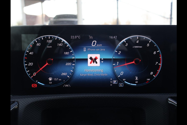 Mercedes-Benz A-Klasse 180 AUT. AMG SPORT + PANORAMA | MBUX | SFEERVERL. | CAMERA | MEMORY | STOELVERW.