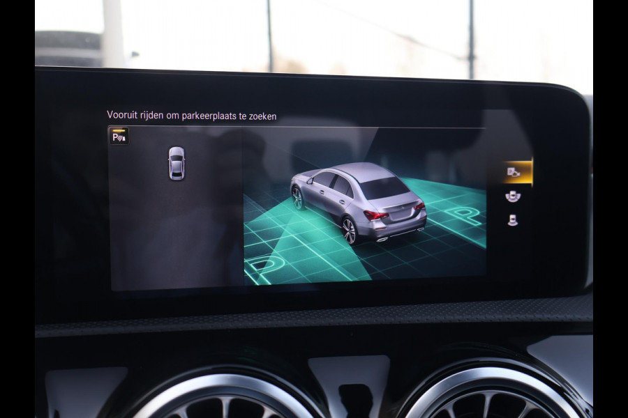 Mercedes-Benz A-Klasse 180 AUT. AMG SPORT + PANORAMA | MBUX | SFEERVERL. | CAMERA | MEMORY | STOELVERW.