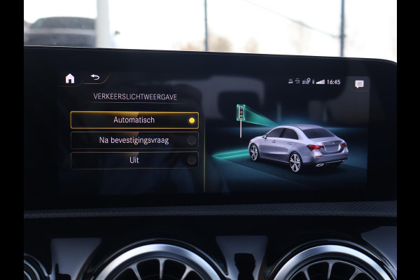 Mercedes-Benz A-Klasse 180 AUT. AMG SPORT + PANORAMA | MBUX | SFEERVERL. | CAMERA | MEMORY | STOELVERW.