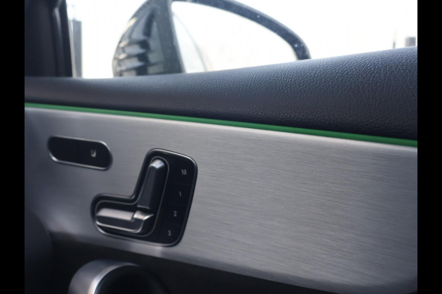 Mercedes-Benz A-Klasse 180 AUT. AMG SPORT + PANORAMA | MBUX | SFEERVERL. | CAMERA | MEMORY | STOELVERW.