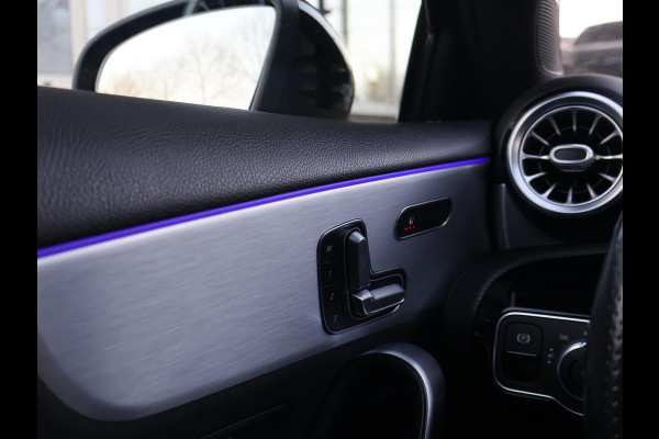 Mercedes-Benz A-Klasse 180 AUT. AMG SPORT + PANORAMA | MBUX | SFEERVERL. | CAMERA | MEMORY | STOELVERW.