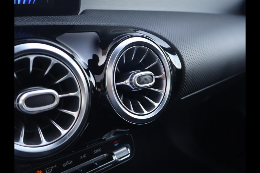 Mercedes-Benz A-Klasse 180 AUT. AMG SPORT + PANORAMA | MBUX | SFEERVERL. | CAMERA | MEMORY | STOELVERW.