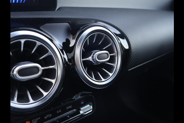 Mercedes-Benz A-Klasse 180 AUT. AMG SPORT + PANORAMA | MBUX | SFEERVERL. | CAMERA | MEMORY | STOELVERW.