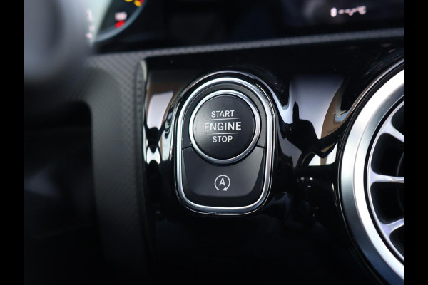 Mercedes-Benz A-Klasse 180 AUT. AMG SPORT + PANORAMA | MBUX | SFEERVERL. | CAMERA | MEMORY | STOELVERW.