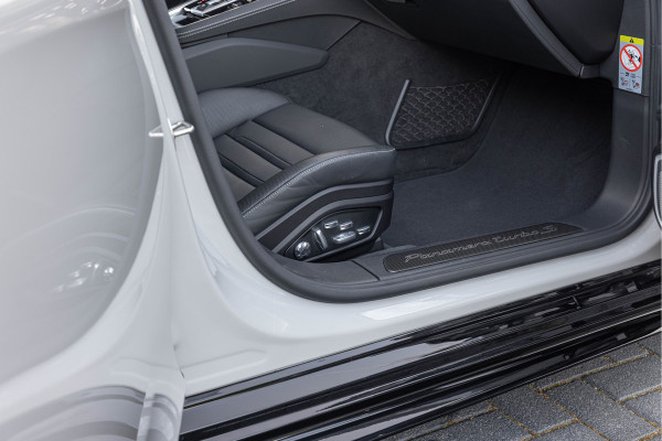 Porsche Panamera Sport Turismo 4.0 Turbo S E-Hybrid 700pk Sport-Design Akrapovic Carbon Burmester 4-wielsturing
