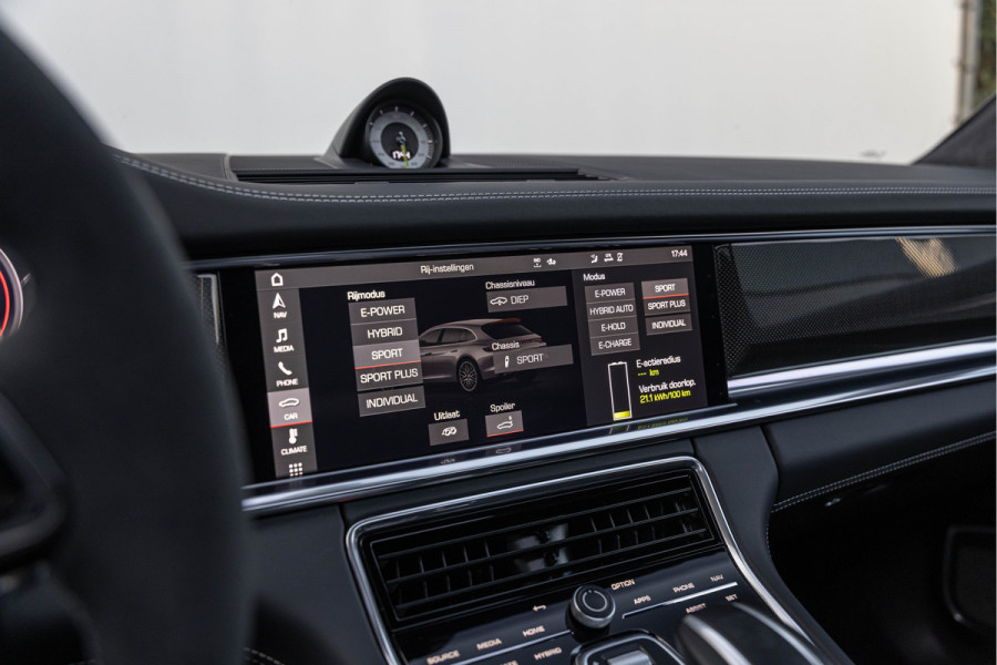 Porsche Panamera Sport Turismo 4.0 Turbo S E-Hybrid 700pk Sport-Design Akrapovic Carbon Burmester 4-wielsturing