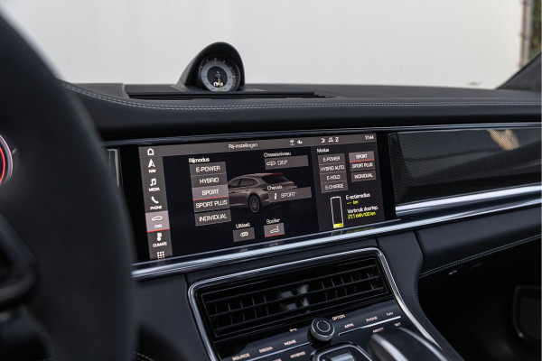 Porsche Panamera Sport Turismo 4.0 Turbo S E-Hybrid 700pk Sport-Design Akrapovic Carbon Burmester 4-wielsturing