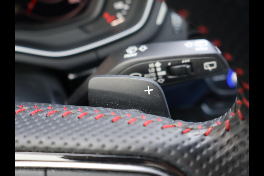 Audi A4 Avant 35 TFSI SPORT S LINE BLACK EDITION QUANTUMGRIJS + LEDER SPORTINTERIEUR | TREKHAAK | 20 INCH