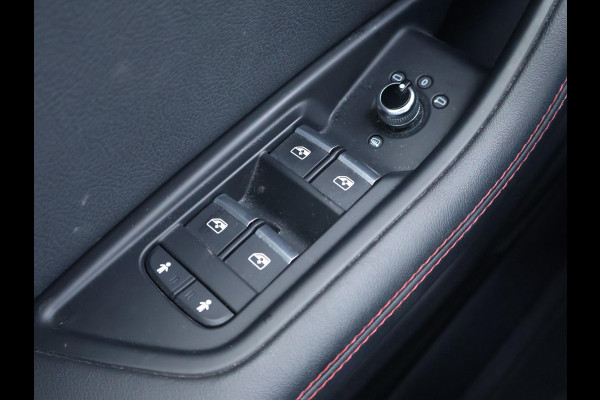 Audi A4 Avant 35 TFSI SPORT S LINE BLACK EDITION QUANTUMGRIJS + LEDER SPORTINTERIEUR | TREKHAAK | 20 INCH