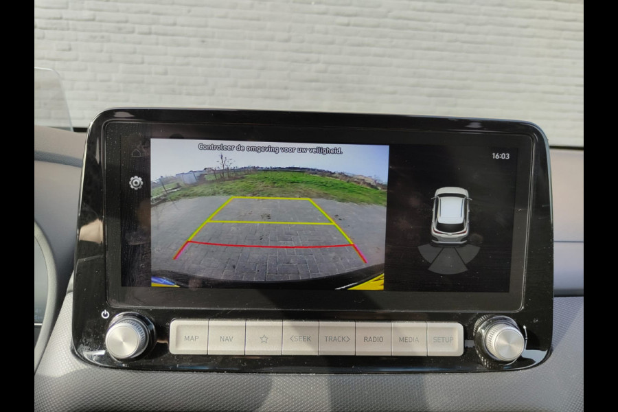 Hyundai Kona EV 64kWh SOH 100% //Bijgeluid Rijmotor// Warmtepomp Navi Ecc Camera Adap.Cruise Pdc Head-Up Apple Carplay Android Auto Display F Lane Assist Dodehoek Assist Privacy Glas Keyless Regensensor 1e Eigenaar Dealeronderhouden Export - Handel Origineel Nederlandse Auto
