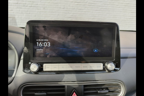 Hyundai Kona EV 64kWh SOH 100% //Bijgeluid Rijmotor// Warmtepomp Navi Ecc Camera Adap.Cruise Pdc Head-Up Apple Carplay Android Auto Display F Lane Assist Dodehoek Assist Privacy Glas Keyless Regensensor 1e Eigenaar Dealeronderhouden Export - Handel Origineel Nederlandse Auto