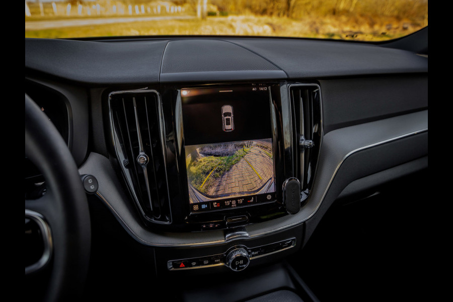 Volvo XC60 2.0 T6 Plug-in hybrid AWD Plus Dark Panoramadak