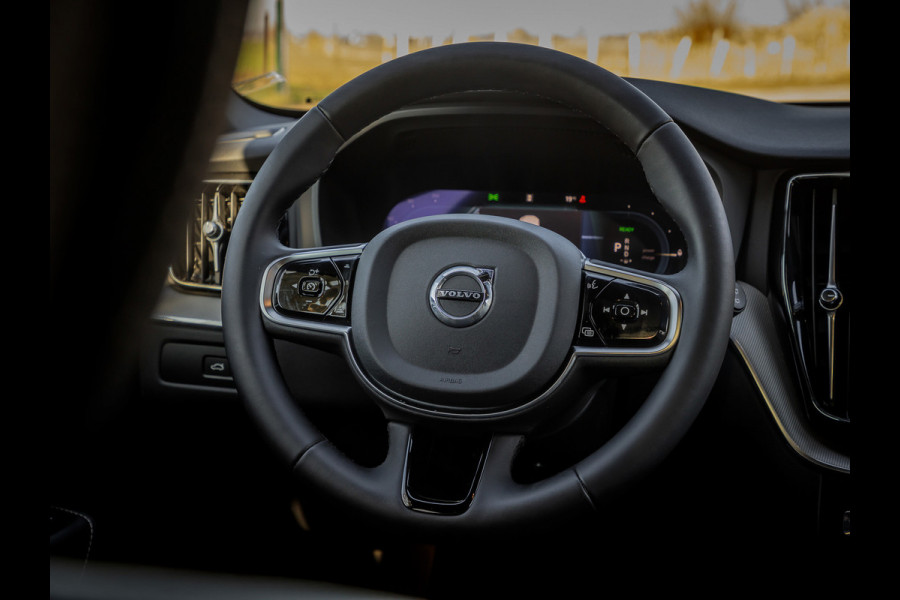 Volvo XC60 2.0 T6 Plug-in hybrid AWD Plus Dark Panoramadak