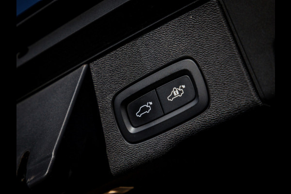 Volvo XC60 2.0 T6 Plug-in hybrid AWD Plus Dark Panoramadak