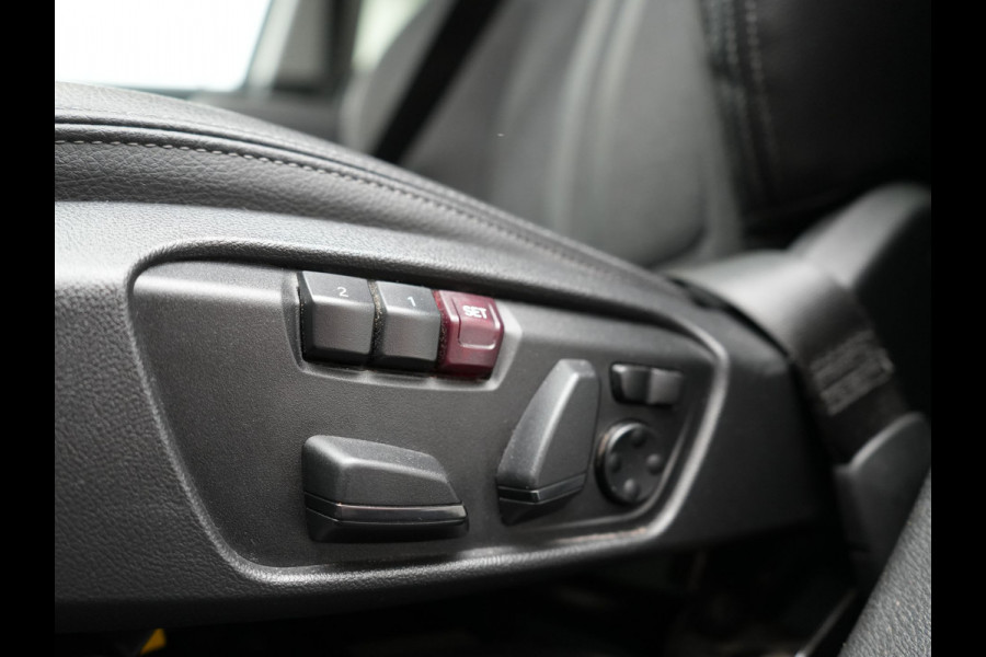 BMW X1 xDrive25e Sportline Plug In Hybrid 221pk Dealer O.H. PHEV | Trekhaak Afn. | Camera | Sportstoelen Memory & Verwarmd | Keyless | Sfeerverlichting | Adaptive LED | Cruise Control | Navigatie | DAB |