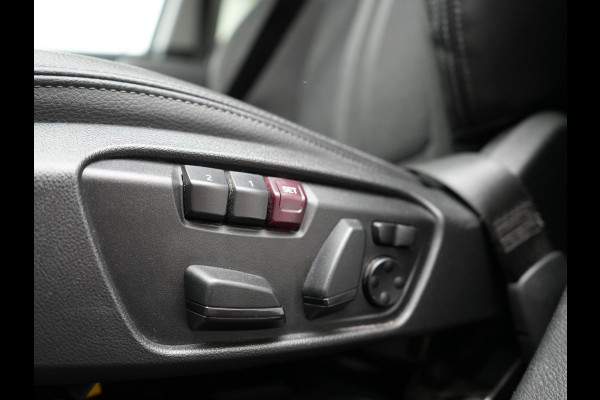 BMW X1 xDrive25e Sportline Plug In Hybrid 221pk Dealer O.H. PHEV | Trekhaak Afn. | Camera | Sportstoelen Memory & Verwarmd | Keyless | Sfeerverlichting | Adaptive LED | Cruise Control | Navigatie | DAB |