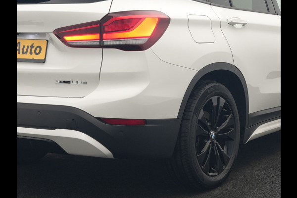 BMW X1 xDrive25e Sportline Plug In Hybrid 221pk Dealer O.H. PHEV | Trekhaak Afn. | Camera | Sportstoelen Memory & Verwarmd | Keyless | Sfeerverlichting | Adaptive LED | Cruise Control | Navigatie | DAB |