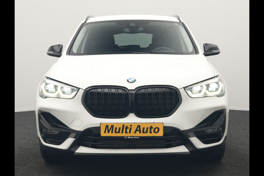 BMW X1 xDrive25e Sportline Plug In Hybrid 221pk Dealer O.H. PHEV | Trekhaak Afn. | Camera | Sportstoelen Memory & Verwarmd | Keyless | Sfeerverlichting | Adaptive LED | Cruise Control | Navigatie | DAB |