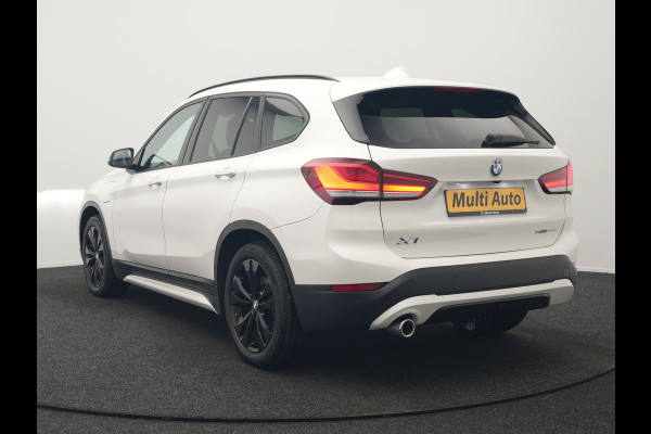 BMW X1 xDrive25e Sportline Plug In Hybrid 221pk Dealer O.H. PHEV | Trekhaak Afn. | Camera | Sportstoelen Memory & Verwarmd | Keyless | Sfeerverlichting | Adaptive LED | Cruise Control | Navigatie | DAB |