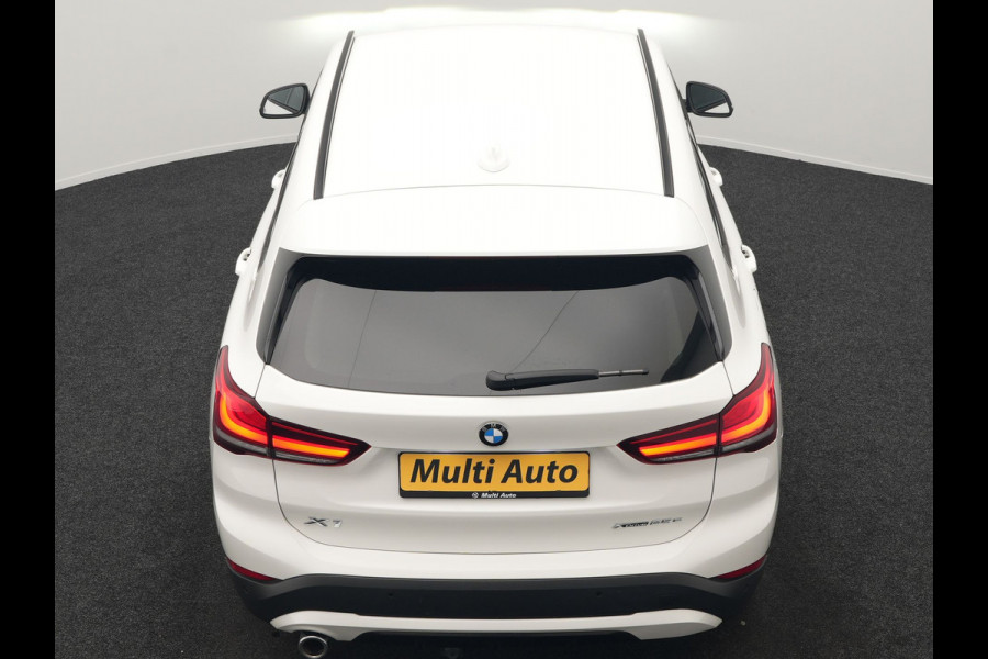 BMW X1 xDrive25e Sportline Plug In Hybrid 221pk Dealer O.H. PHEV | Trekhaak Afn. | Camera | Sportstoelen Memory & Verwarmd | Keyless | Sfeerverlichting | Adaptive LED | Cruise Control | Navigatie | DAB |