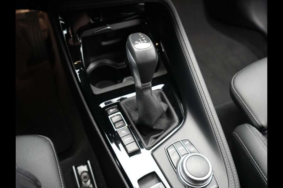 BMW X1 xDrive25e Sportline Plug In Hybrid 221pk Dealer O.H. PHEV | Trekhaak Afn. | Camera | Sportstoelen Memory & Verwarmd | Keyless | Sfeerverlichting | Adaptive LED | Cruise Control | Navigatie | DAB |