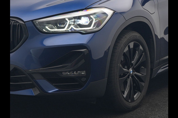 BMW X1 xDrive25e Sportline PHEV 221pk Dealer O.H. | Trekhaak Afn. | Adaptive Cruise | Camera | Sportstoelen Verwarmd | Sfeerverlichting | Keyless | LED Koplampen | Navigatie | DAB | Plug In Hybrid