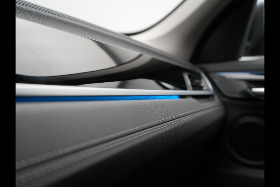 BMW X1 xDrive25e Sportline PHEV 221pk Dealer O.H. | Trekhaak Afn. | Adaptive Cruise | Camera | Sportstoelen Verwarmd | Sfeerverlichting | Keyless | LED Koplampen | Navigatie | DAB | Plug In Hybrid