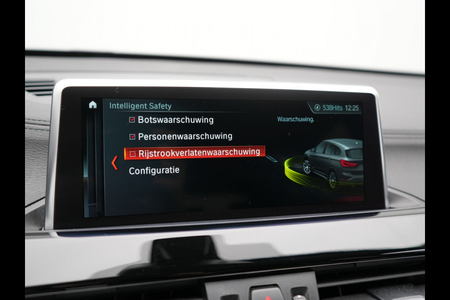 BMW X1 xDrive25e Sportline PHEV 221pk Dealer O.H. | Trekhaak Afn. | Adaptive Cruise | Camera | Sportstoelen Verwarmd | Sfeerverlichting | Keyless | LED Koplampen | Navigatie | DAB | Plug In Hybrid