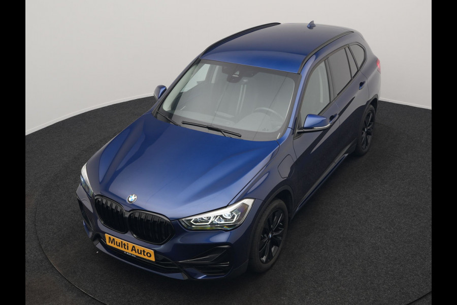 BMW X1 xDrive25e Sportline PHEV 221pk Dealer O.H. | Trekhaak Afn. | Adaptive Cruise | Camera | Sportstoelen Verwarmd | Sfeerverlichting | Keyless | LED Koplampen | Navigatie | DAB | Plug In Hybrid