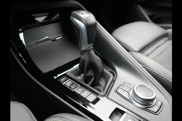 BMW X1 xDrive25e Sportline PHEV 221pk Dealer O.H. | Trekhaak Afn. | Adaptive Cruise | Camera | Sportstoelen Verwarmd | Sfeerverlichting | Keyless | LED Koplampen | Navigatie | DAB | Plug In Hybrid