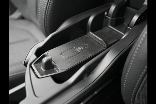 BMW X1 xDrive25e Sportline PHEV 221pk Dealer O.H. | Trekhaak Afn. | Adaptive Cruise | Camera | Sportstoelen Verwarmd | Sfeerverlichting | Keyless | LED Koplampen | Navigatie | DAB | Plug In Hybrid
