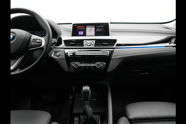 BMW X1 xDrive25e Sportline PHEV 221pk Dealer O.H. | Trekhaak Afn. | Adaptive Cruise | Camera | Sportstoelen Verwarmd | Sfeerverlichting | Keyless | LED Koplampen | Navigatie | DAB | Plug In Hybrid