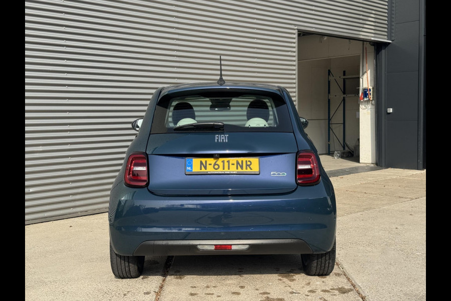 Fiat 500E La Prima 42 kWh Fiat 500e La Prima Leder | 17" | Pack Winter | Schuif/Kantel dak | Subsidie € 2.000,-