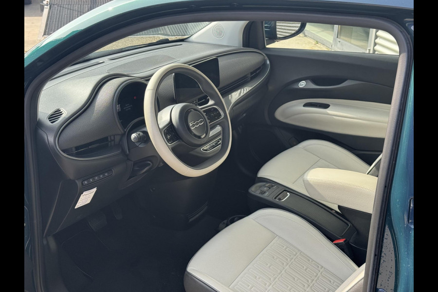 Fiat 500E La Prima 42 kWh Fiat 500e La Prima Leder | 17" | Pack Winter | Schuif/Kantel dak | Subsidie € 2.000,-