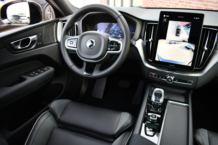 Volvo XC60 2.0 T6 Plug-in AWD Ultra Black Edition Pano ACC HUD 360 H/K 21inch Stuurverw