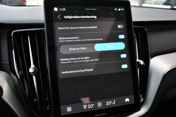 Volvo XC60 2.0 T6 Plug-in AWD Ultra Black Edition Pano ACC HUD 360 H/K 21inch Stuurverw