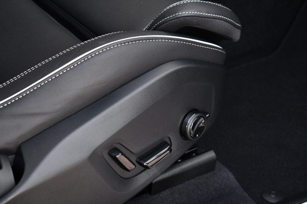 Volvo XC60 2.0 T6 Plug-in AWD Ultra Black Edition Pano ACC HUD 360 H/K 21inch Stuurverw