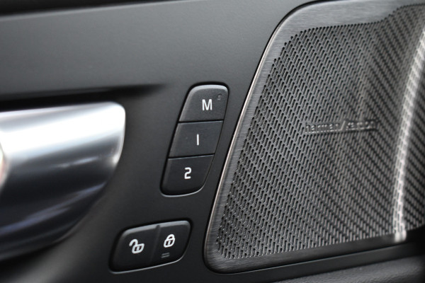 Volvo XC60 2.0 T6 Plug-in AWD Ultra Black Edition Pano ACC HUD 360 H/K 21inch Stuurverw